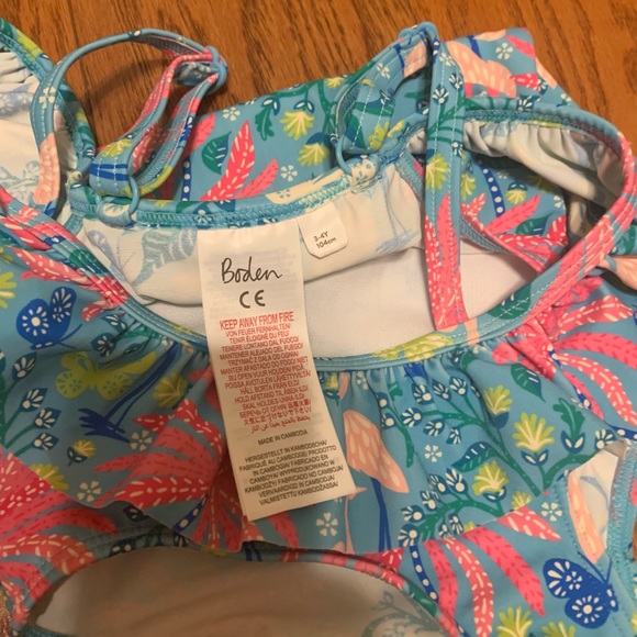Boden 3-4Y one piece flamingo and beach print bathing suit with ruffles - Picture 2 of 3